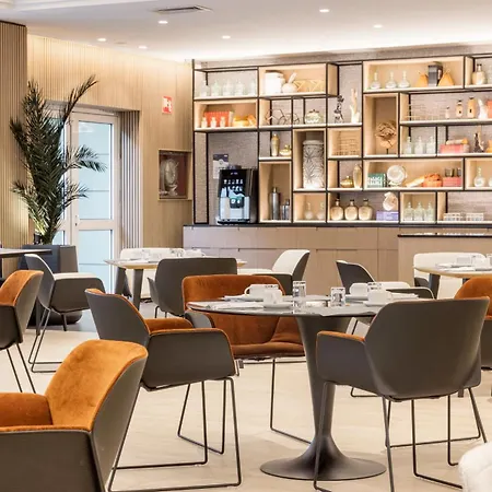 מלון Ilunion Alcora Sevilla 4*