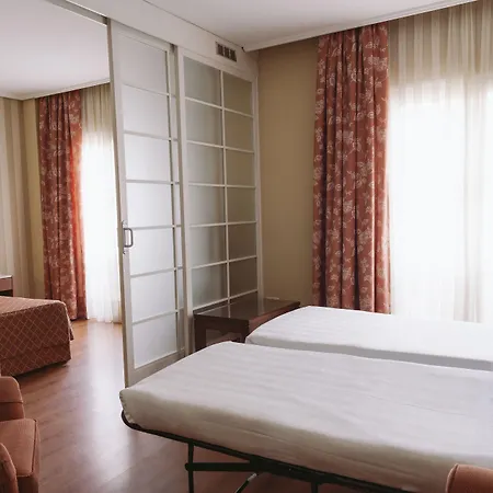 מלון Ilunion Alcora Sevilla 4*