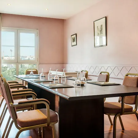 Ilunion Alcora Sevilla 4* סן חואן דה אזנלפארצ'ה