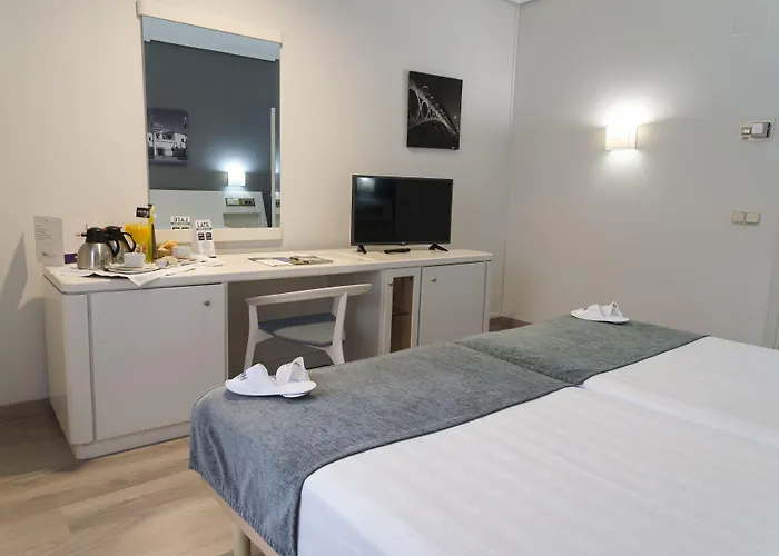 Ilunion Alcora Sevilla Hotel 4*