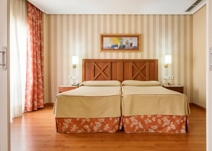 Hotel Ilunion Alcora Sevilla 4*